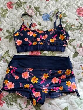 Victoria’s Secret PINK🌻 Gym to Swim Navy blue floral sports bra & shorts 🦋
